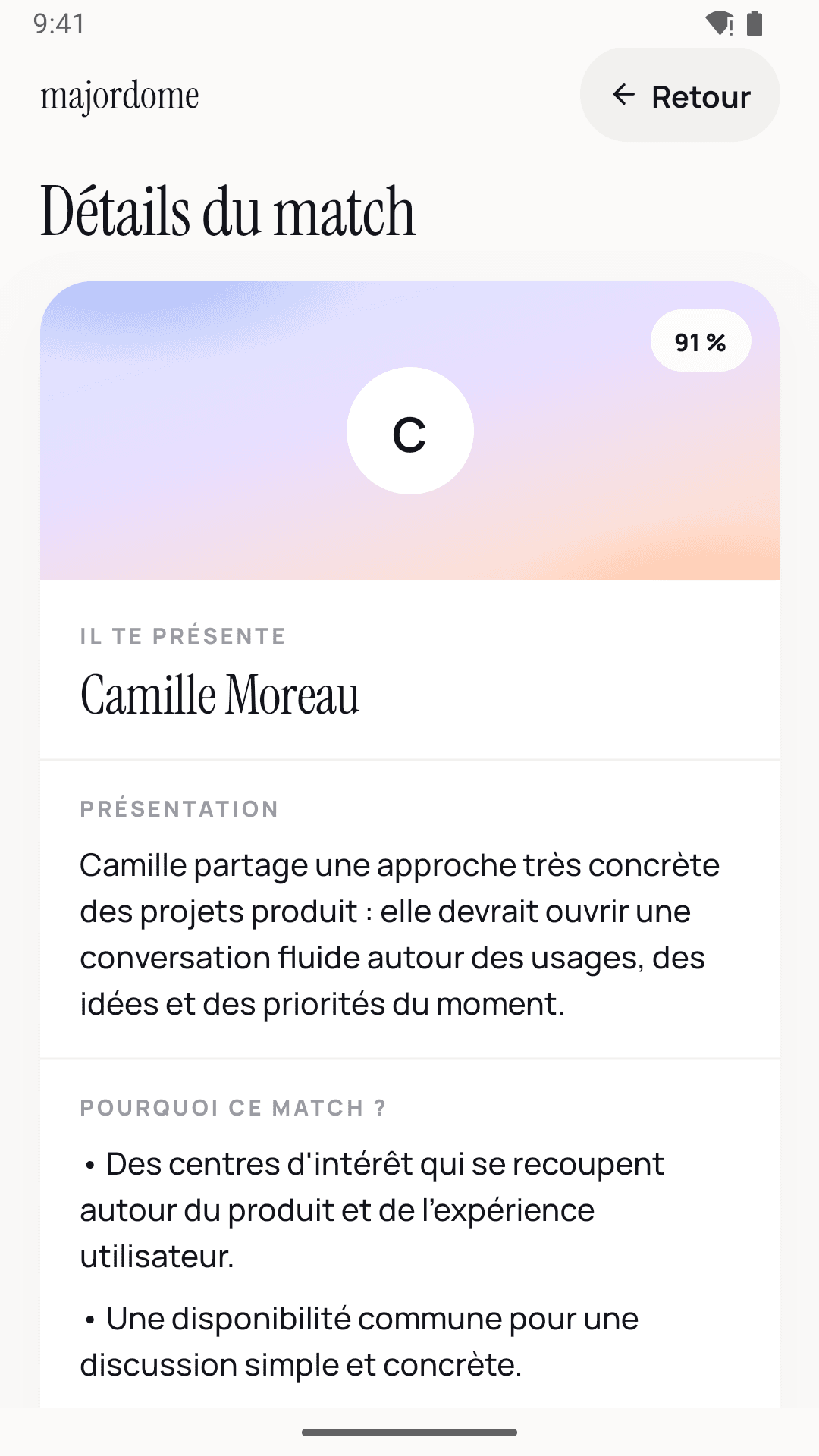 Une présentation faite par le majordome, avec le contexte qui la justifie